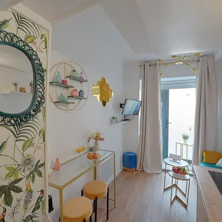 Adorable Updated Studio In The Heart Of The Bustling Le Marais District Apartman